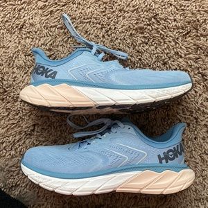 Arahi 5 HOKA shoe